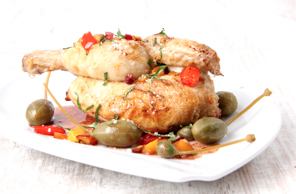 Halbes Hähnchen mit Rotwein und Kapern trifft auf 'Noemus' Tinto Rioja