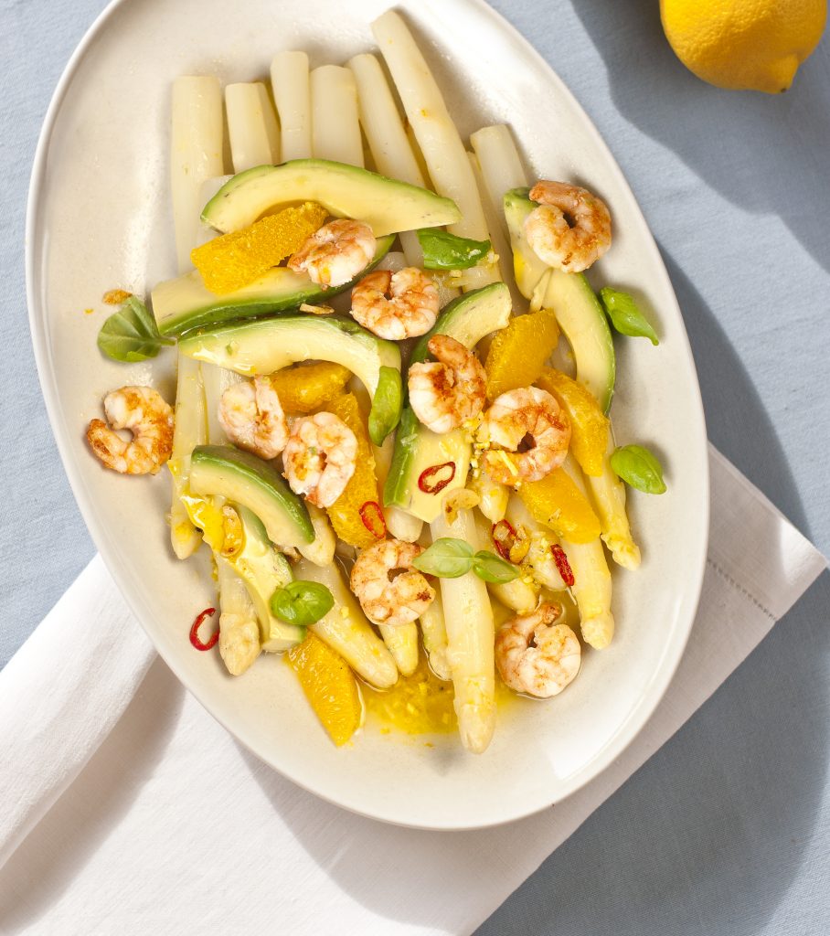 Orangen-Ingwer-Spargel mit Riesengarnelen trifft auf 'Tre Piume' Bianco Fasoli