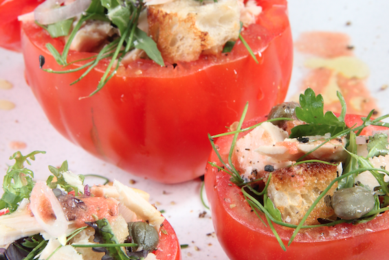 Gefüllte Tomaten à la Niçoise trifft auf Pfälzer Rosé Kesselring